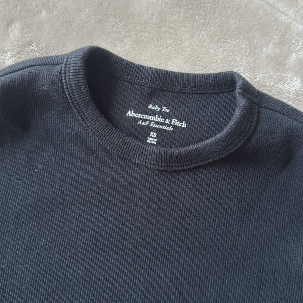 Abercrombie ribbed cropped t shirt - Picture 2 of 3